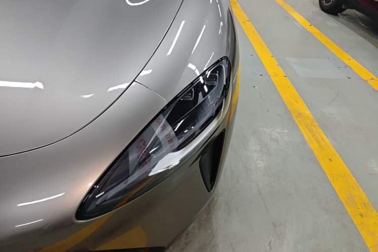 Used Xiaomi Auto SU7 2024 Rear-Drive Ultra-Long Range Advanced Pro-Level Intelligent Driving Version Left Front Headlight