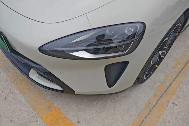 Used Xiaomi Auto SU7 2024 Rear-Drive Ultra-Long Range Advanced Pro-Level Intelligent Driving Version Left Front Headlight