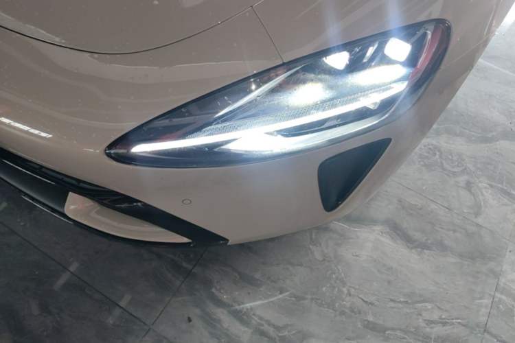 Used Xiaomi Auto SU7 2024 Four-Wheel Drive Ultra-Long Range Advanced Intelligent Driving Max Edition Left Front Headlight