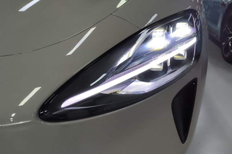 Used Xiaomi Auto SU7 2024 Four-Wheel Drive Ultra-Long Range Advanced Intelligent Driving Max Edition Left Front Headlight