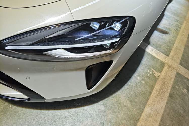 Used Xiaomi Auto SU7 2024 Four-Wheel Drive Ultra-Long Range Advanced Intelligent Driving Max Edition Left Front Headlight