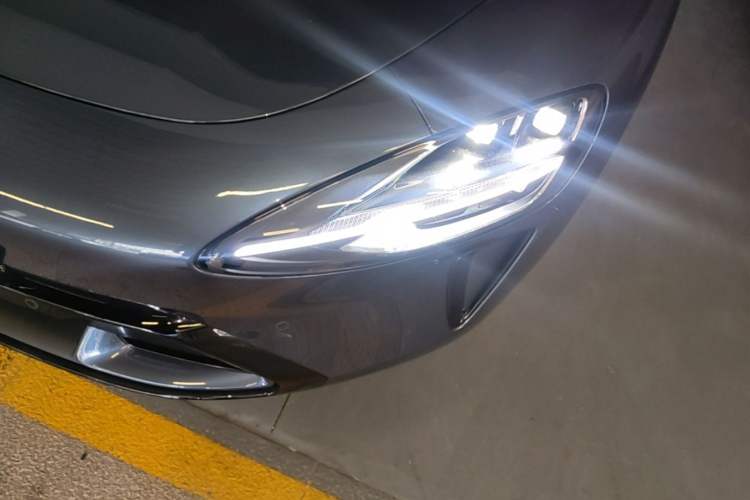 Used Xiaomi Auto SU7 2024 Four-Wheel Drive Ultra-Long Range Advanced Intelligent Driving Max Edition Left Front Headlight