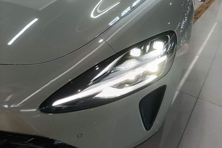 Used Xiaomi Auto SU7 2024 Rear-Drive Ultra-Long Range Advanced Pro-Level Intelligent Driving Version Left Front Headlight