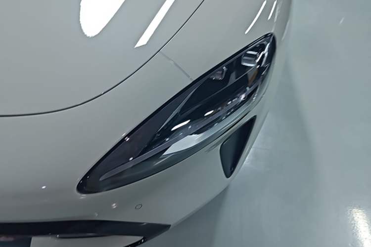 Used Xiaomi Auto SU7 2024 Rear-Drive Long-Range Intelligent Driving Version Left Front Headlight