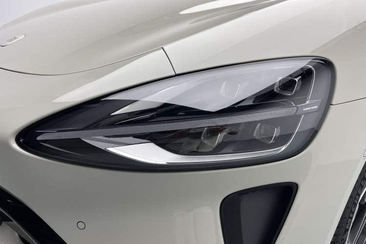 Used Xiaomi Auto SU7 2024 Rear-Drive Long-Range Intelligent Driving Version Left Front Headlight