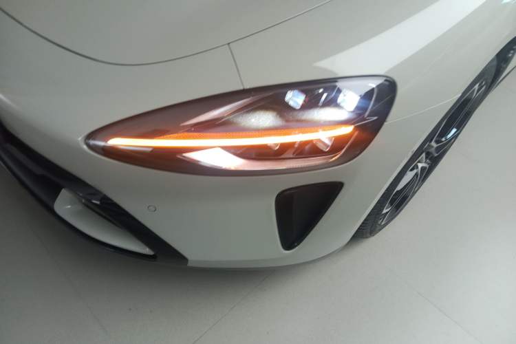 Used Xiaomi Auto SU7 2024 Rear-Drive Long-Range Intelligent Driving Version Left Front Headlight