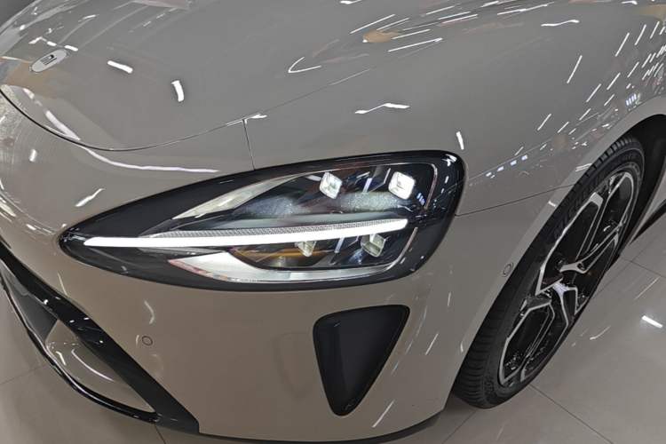 Used Xiaomi Auto SU7 2024 Four-Wheel Drive Ultra-Long Range Advanced Intelligent Driving Max Edition Left Front Headlight