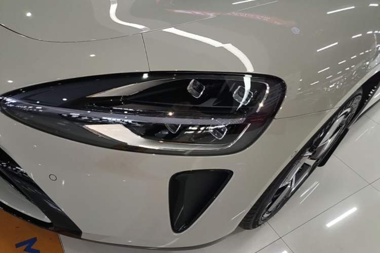 Used Xiaomi Auto SU7 2024 Rear-Drive Ultra-Long Range Advanced Pro-Level Intelligent Driving Version Left Front Headlight