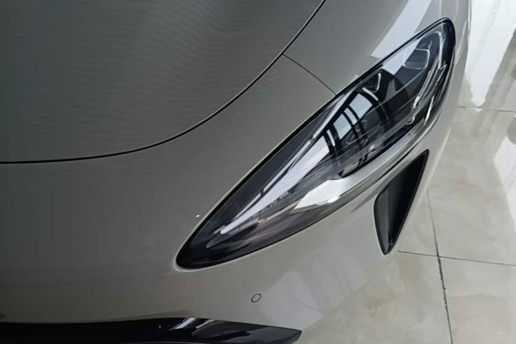 Used Xiaomi Auto SU7 2024 Rear-Drive Ultra-Long Range Advanced Pro-Level Intelligent Driving Version Left Front Headlight