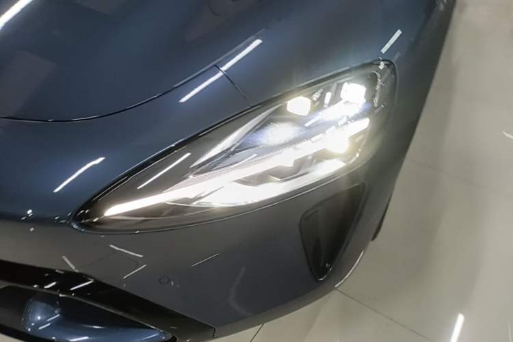 Used Xiaomi Auto SU7 2024 Four-Wheel Drive Ultra-Long Range Advanced Intelligent Driving Max Edition Left Front Headlight