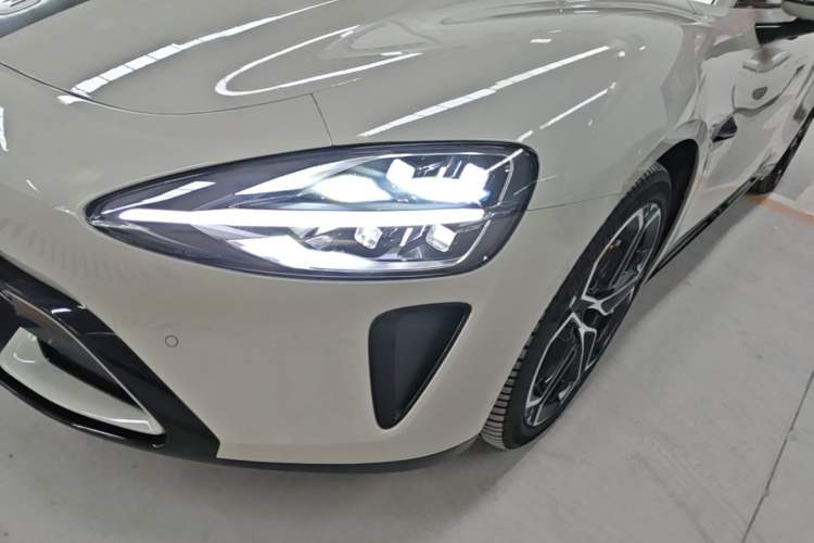 Used Xiaomi Auto SU7 2024 Rear-Drive Long-Range Intelligent Driving Version Left Front Headlight