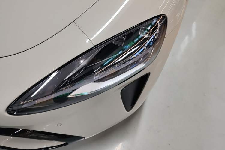 Used Xiaomi Auto SU7 2024 Rear-Drive Long-Range Intelligent Driving Version Left Front Headlight