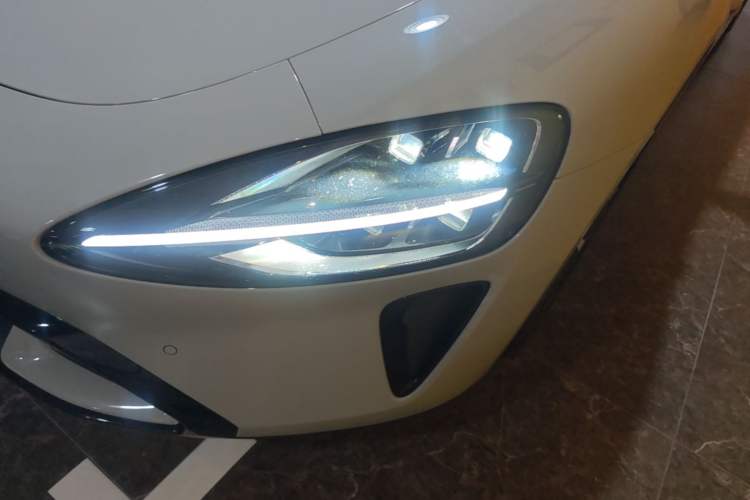 Used Xiaomi Auto SU7 2024 Rear-Drive Long-Range Intelligent Driving Version Left Front Headlight