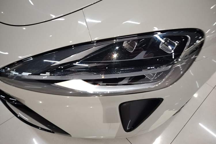 Used Xiaomi Auto SU7 2024 Rear-Drive Ultra-Long Range Advanced Pro-Level Intelligent Driving Version Left Front Headlight