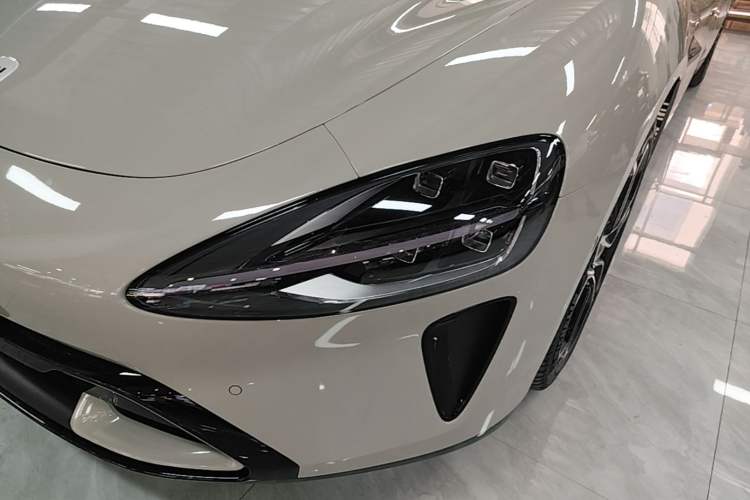 Used Xiaomi Auto SU7 2024 Rear-Drive Ultra-Long Range Advanced Pro-Level Intelligent Driving Version Left Front Headlight