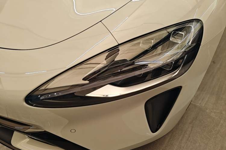 Used Xiaomi Auto SU7 2024 Four-Wheel Drive Ultra-Long Range Advanced Intelligent Driving Max Edition Left Front Headlight