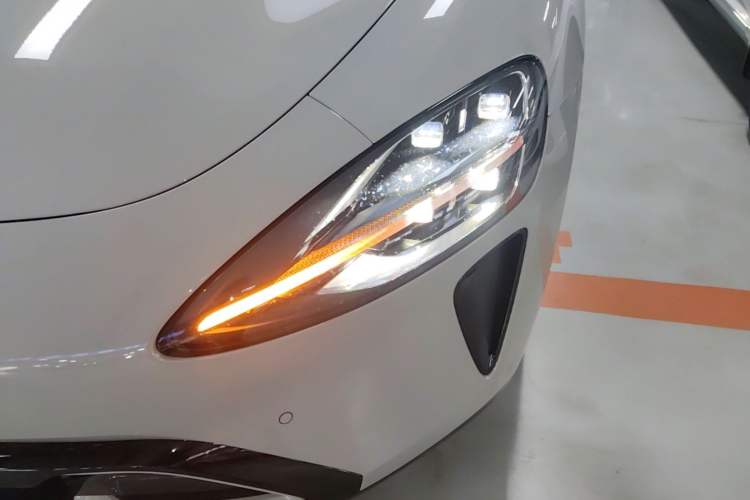 Used Xiaomi Auto SU7 2024 Rear-Drive Long-Range Intelligent Driving Version Left Front Headlight