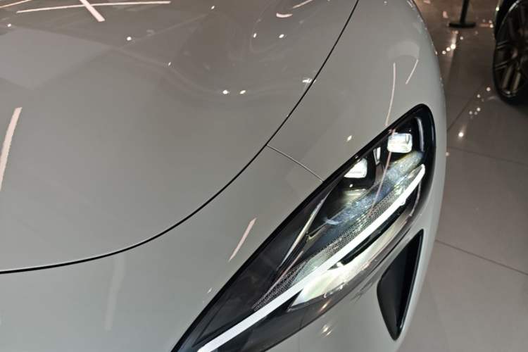 Used Xiaomi Auto SU7 2024 Rear-Drive Ultra-Long Range Advanced Pro-Level Intelligent Driving Version Left Front Headlight