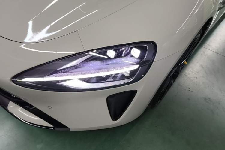 Used Xiaomi Auto SU7 2024 Four-Wheel Drive Ultra-Long Range Advanced Intelligent Driving Max Edition Left Front Headlight