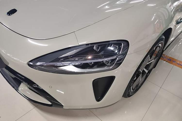 Used Xiaomi Auto SU7 2024 Rear-Drive Long-Range Intelligent Driving Version Left Front Headlight