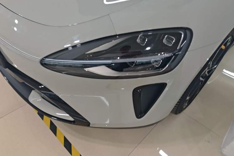 Used Xiaomi Auto SU7 2024 Rear-Drive Long-Range Intelligent Driving Version Left Front Headlight