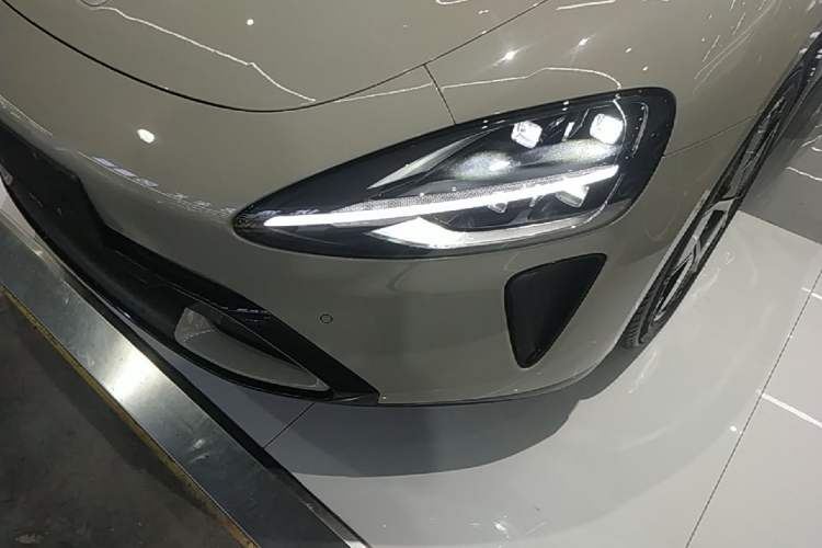 Used Xiaomi Auto SU7 2024 Rear-Drive Long-Range Intelligent Driving Version Left Front Headlight
