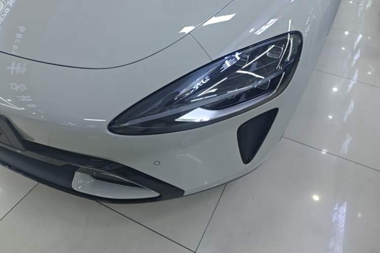Used Xiaomi Auto SU7 2024 Four-Wheel Drive Ultra-Long Range Advanced Intelligent Driving Max Edition Left Front Headlight