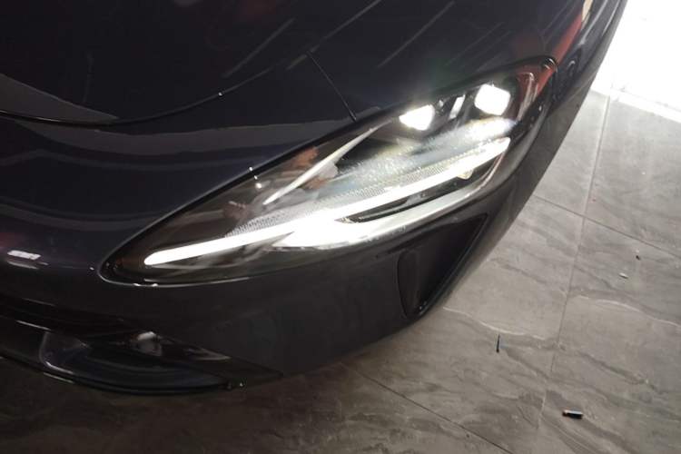 Used Xiaomi Auto SU7 2024 Rear-Drive Ultra-Long Range Advanced Pro-Level Intelligent Driving Version Left Front Headlight