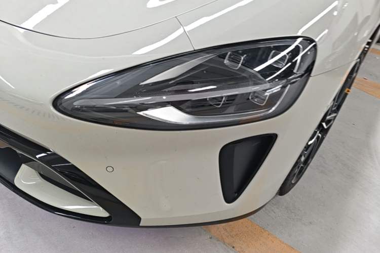 Used Xiaomi Auto SU7 2024 Rear-Drive Long-Range Intelligent Driving Version Left Front Headlight