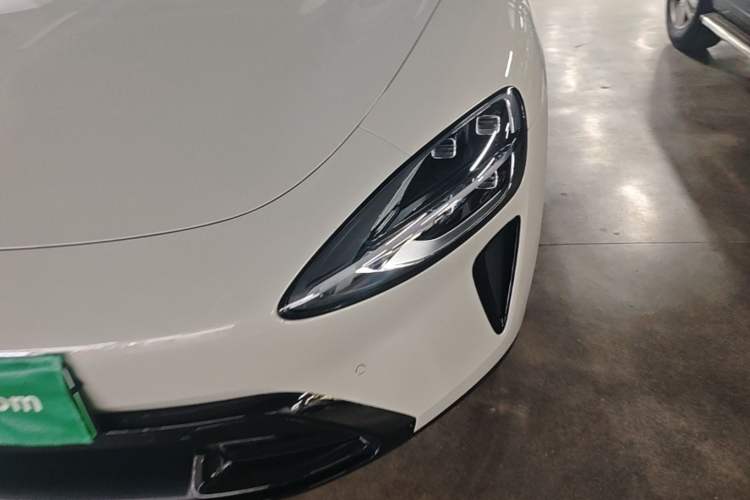 Used Xiaomi Auto SU7 2024 Rear-Drive Ultra-Long Range Advanced Pro-Level Intelligent Driving Version Left Front Headlight