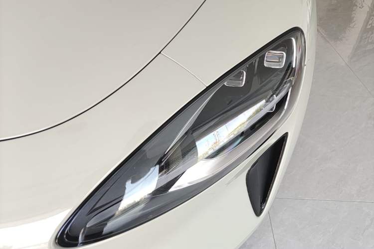 Used Xiaomi Auto SU7 2024 Rear-Drive Ultra-Long Range Advanced Pro-Level Intelligent Driving Version Left Front Headlight