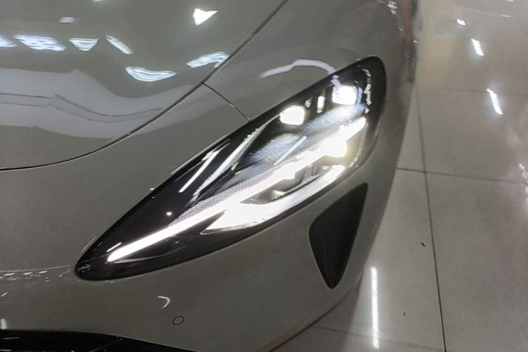 Used Xiaomi Auto SU7 2024 Rear-Drive Long-Range Intelligent Driving Version Left Front Headlight