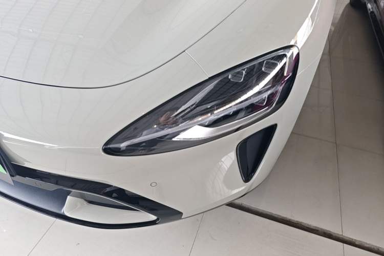 Used Xiaomi Auto SU7 2024 Four-Wheel Drive Ultra-Long Range Advanced Intelligent Driving Max Edition Left Front Headlight