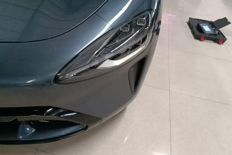 Used Xiaomi Auto SU7 2024 Rear-Drive Ultra-Long Range Advanced Pro-Level Intelligent Driving Version Left Front Headlight