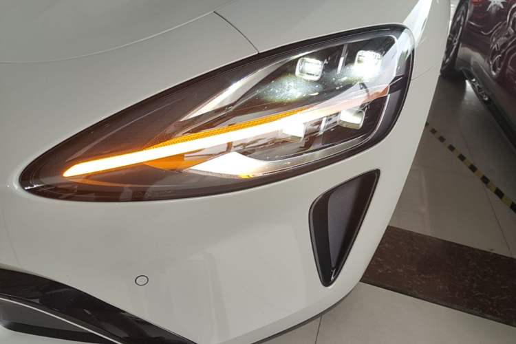 Used Xiaomi Auto SU7 2024 Four-Wheel Drive Ultra-Long Range Advanced Intelligent Driving Max Edition Left Front Headlight