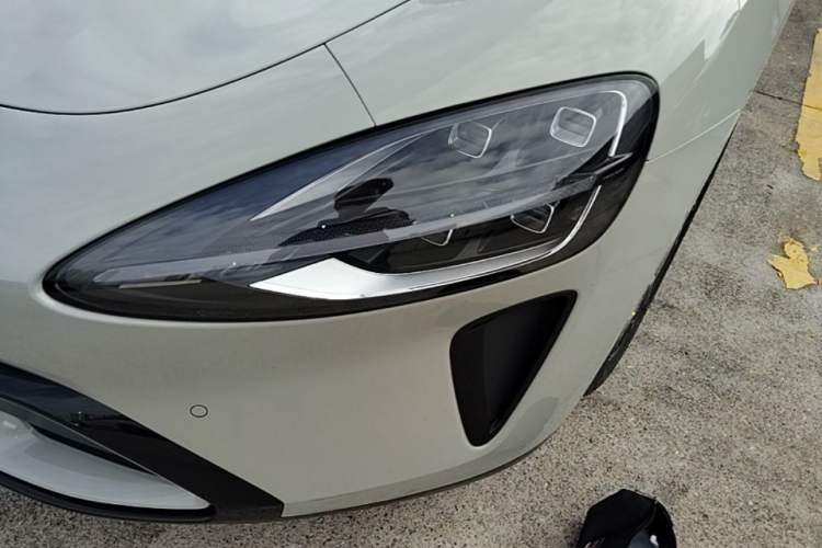 Used Xiaomi Auto SU7 2024 Rear-Drive Ultra-Long Range Advanced Pro-Level Intelligent Driving Version Left Front Headlight