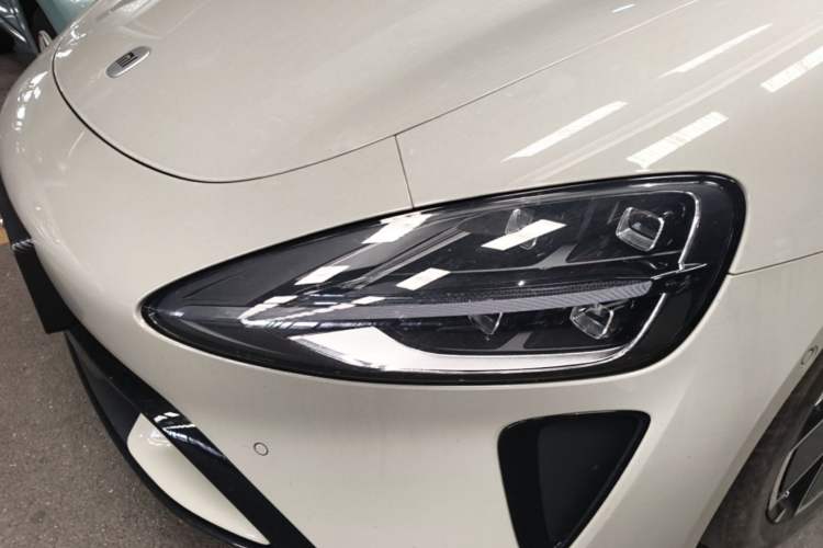 Used Xiaomi Auto SU7 2024 Rear-Drive Ultra-Long Range Advanced Pro-Level Intelligent Driving Version Left Front Headlight