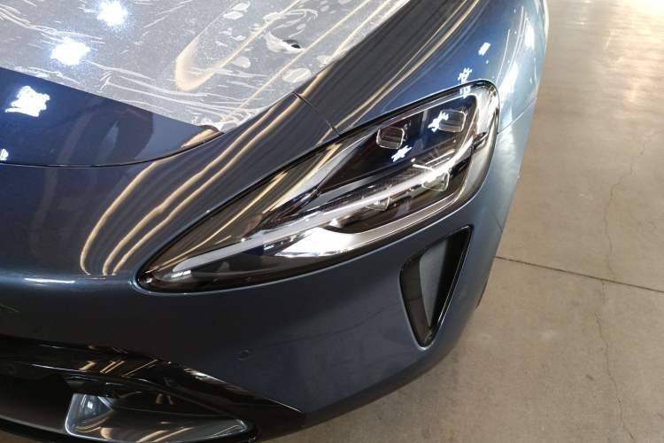 Used Xiaomi Auto SU7 2024 Rear-Drive Ultra-Long Range Advanced Pro-Level Intelligent Driving Version Left Front Headlight