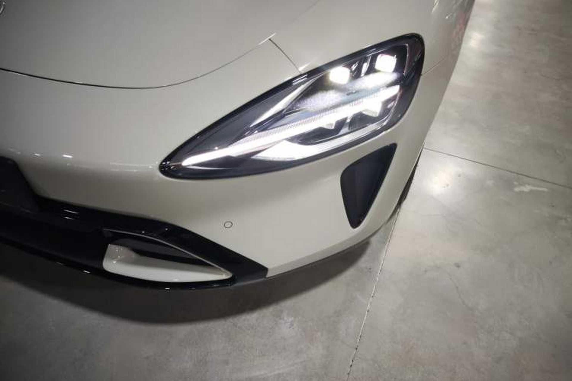 Used Xiaomi Auto SU7 2024 Rear-Drive Ultra-Long Range Advanced Pro-Level Intelligent Driving Version Left Front Headlight