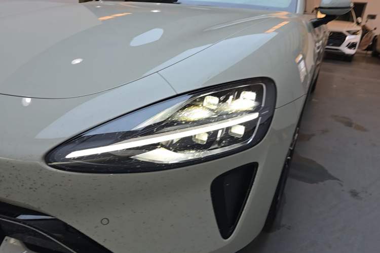 Used Xiaomi Auto SU7 2024 Four-Wheel Drive Ultra-Long Range Advanced Intelligent Driving Max Edition Left Front Headlight