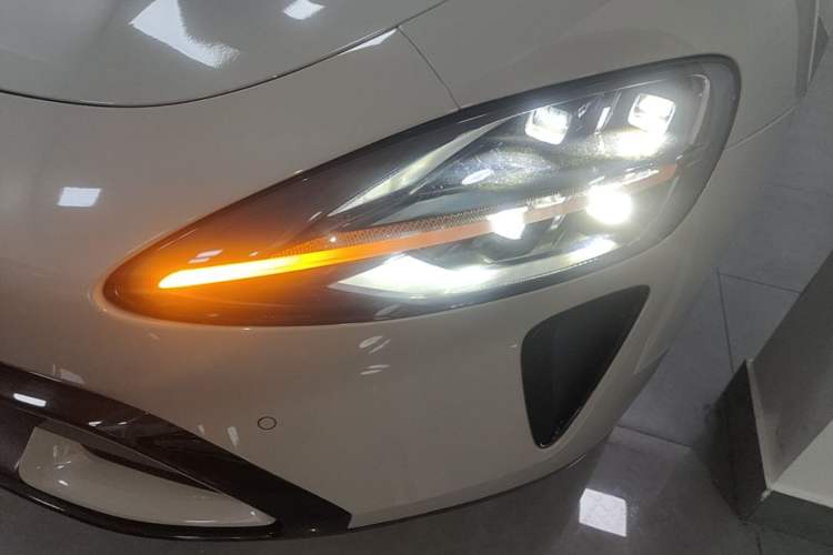 Used Xiaomi Auto SU7 2024 Four-Wheel Drive Ultra-Long Range Advanced Intelligent Driving Max Edition Left Front Headlight