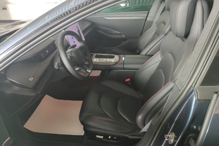 Used Xiaomi Auto SU7 2024 Rear-Drive Ultra-Long Range Advanced Pro-Level Intelligent Driving Version Left Front Seat