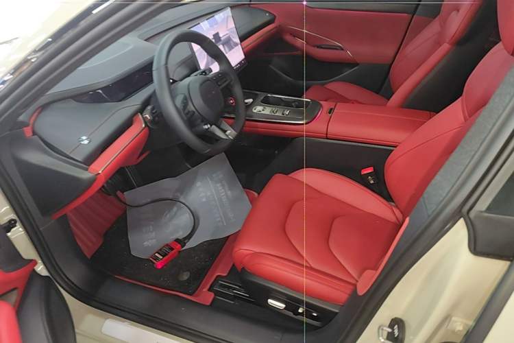 Used Xiaomi Auto SU7 2024 Rear-Drive Long-Range Intelligent Driving Version Left Front Seat