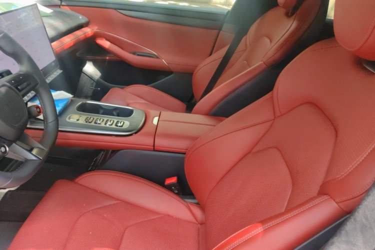 Used Xiaomi Auto SU7 2024 Four-Wheel Drive Ultra-Long Range Advanced Intelligent Driving Max Edition Left Front Seat