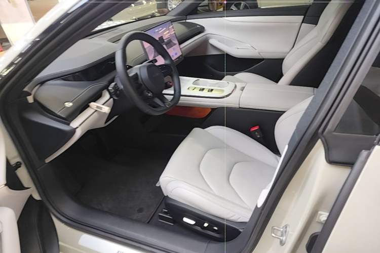 Used Xiaomi Auto SU7 2024 Rear-Drive Long-Range Intelligent Driving Version Left Front Seat