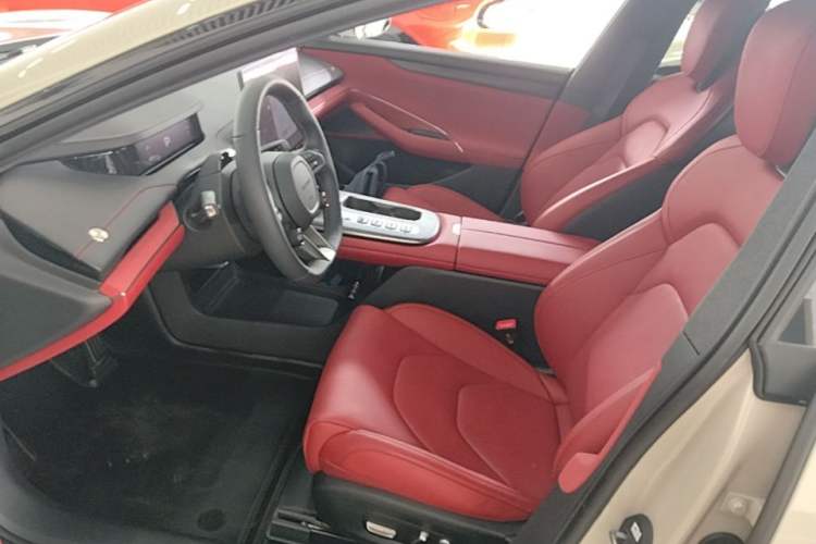 Used Xiaomi Auto SU7 2024 Rear-Drive Ultra-Long Range Advanced Pro-Level Intelligent Driving Version Left Front Seat