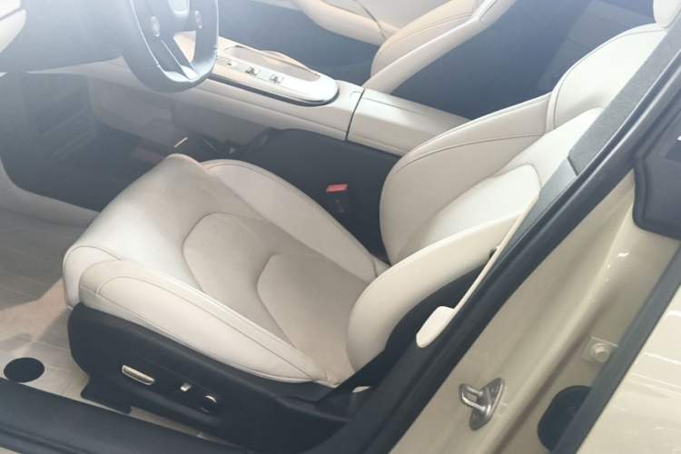 Used Xiaomi Auto SU7 2024 Rear-Drive Long-Range Intelligent Driving Version Left Front Seat