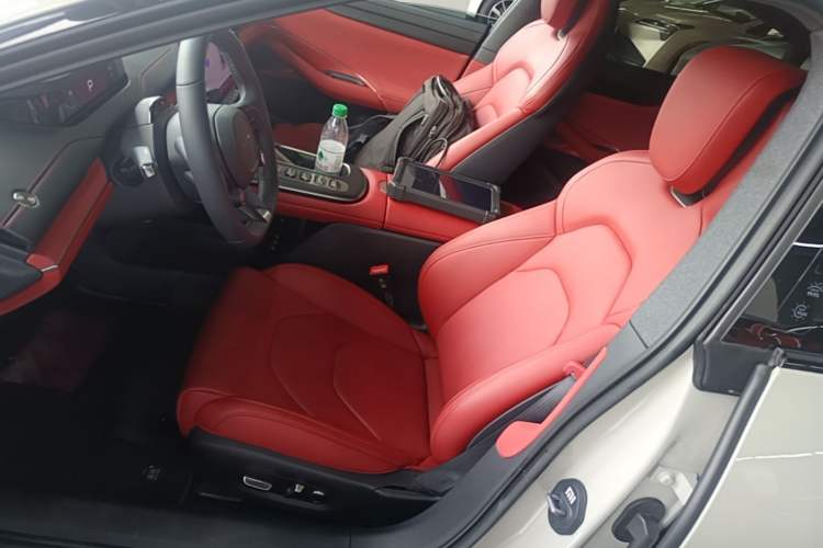 Used Xiaomi Auto SU7 2024 Rear-Drive Ultra-Long Range Advanced Pro-Level Intelligent Driving Version Left Front Seat