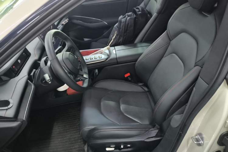 Used Xiaomi Auto SU7 2024 Four-Wheel Drive Ultra-Long Range Advanced Intelligent Driving Max Edition Left Front Seat