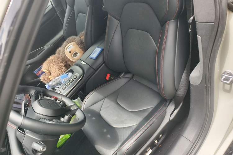 Used Xiaomi Auto SU7 2024 Four-Wheel Drive Ultra-Long Range Advanced Intelligent Driving Max Edition Left Front Seat